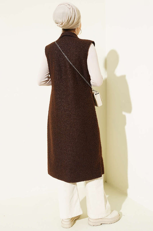 Gilet long en bouclé à boutons marron