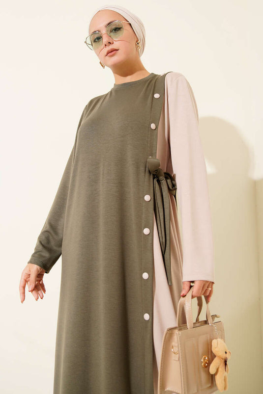 فستان كاكي برباط جانبي وأزرار وياقة دائرية