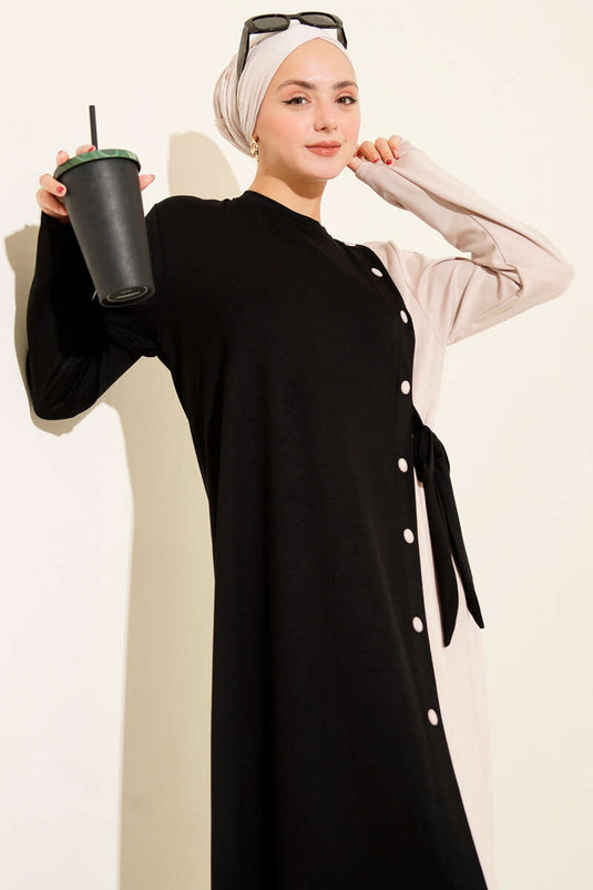 Kleid mit seitlicher Knopfleiste und Rundhalsausschnitt in Schwarz