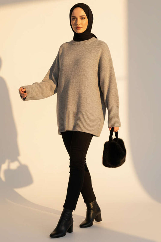 Tunique en tricot à épaules dénudées et détails gris