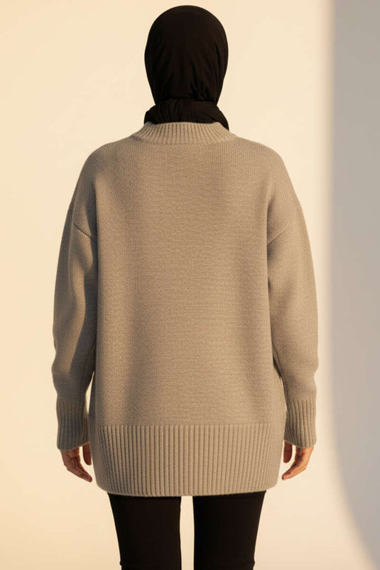 Tunique en tricot à épaules dénudées et détails gris