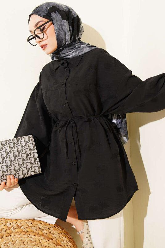 قميص أسود بحزام خيط وأكتاف منخفضة