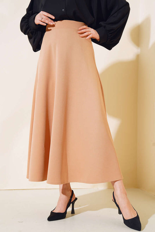 تنورة واسعة مستقيمة باللون البيج