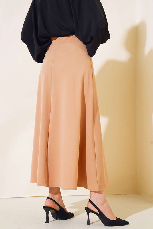 تنورة واسعة مستقيمة باللون البيج