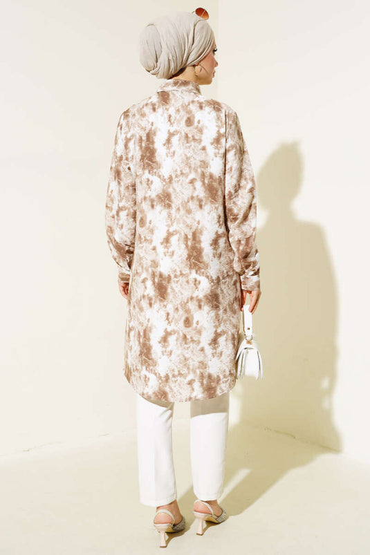 قميص بنقشة رخامية بلون الجمل