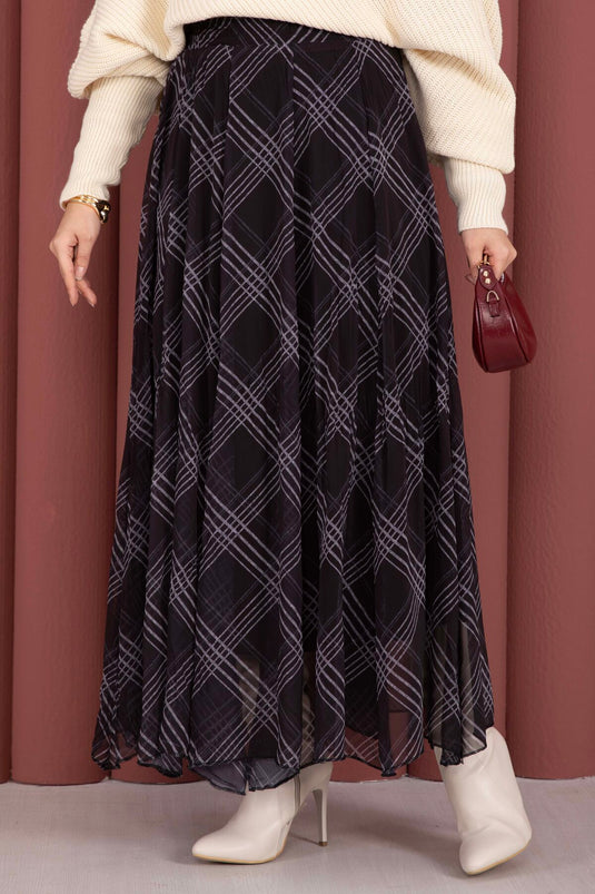 تنورة شيفون مبطنة بنقشة إيكوز باللون الأسود