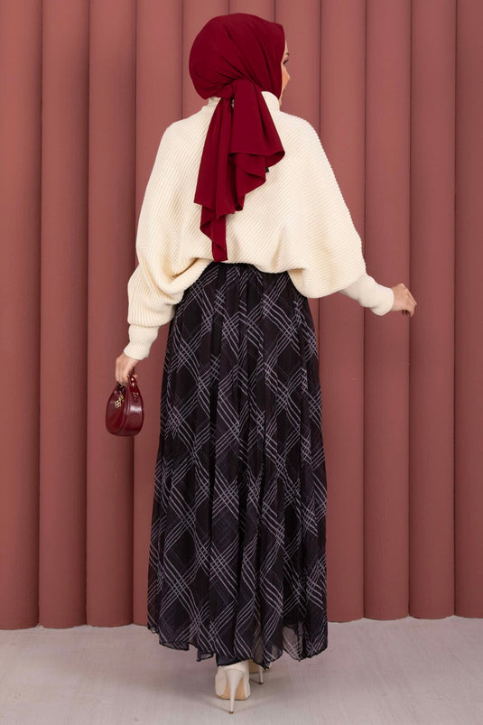 تنورة شيفون مبطنة بنقشة إيكوز باللون الأسود