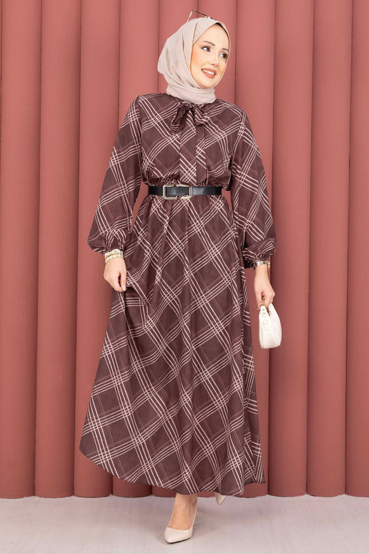 Robe voilée à taille froncée motif à carreaux marron