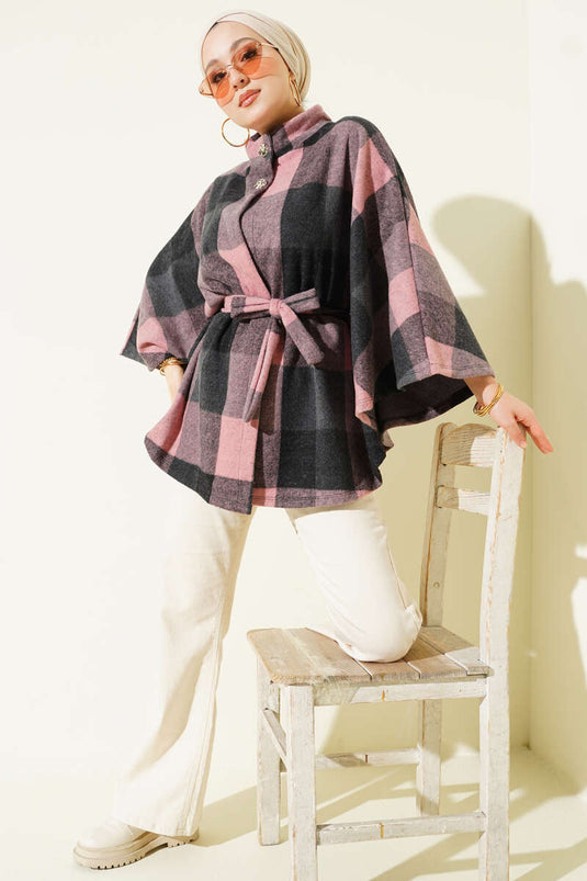 Poncho en cachemire à carreaux boutonné rose poudré