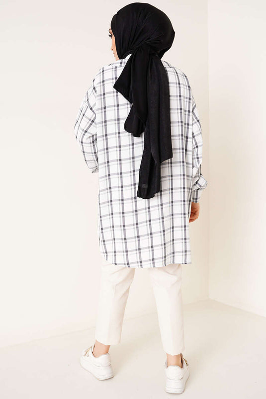 قميص منقوش باللون الأسود