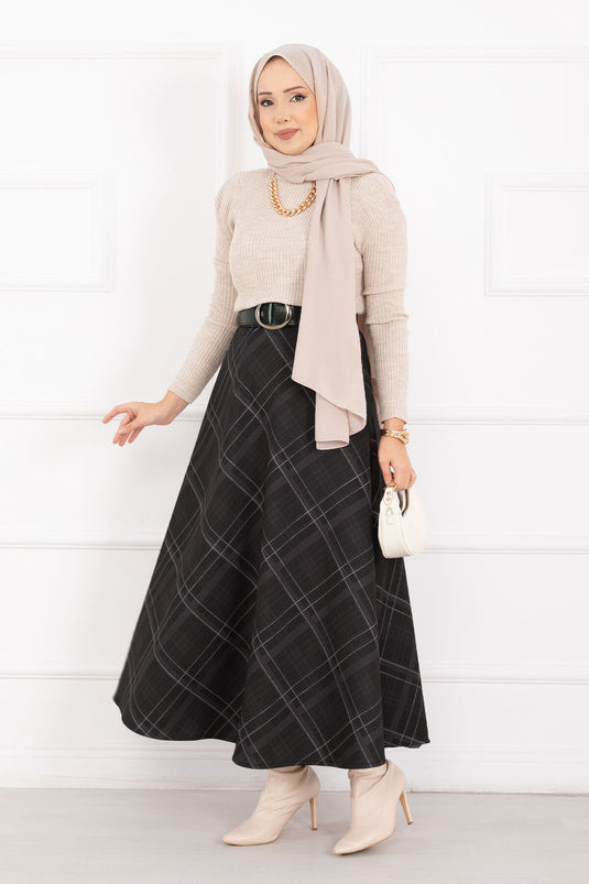 تنورة غوص سوداء بنقشة مربعات