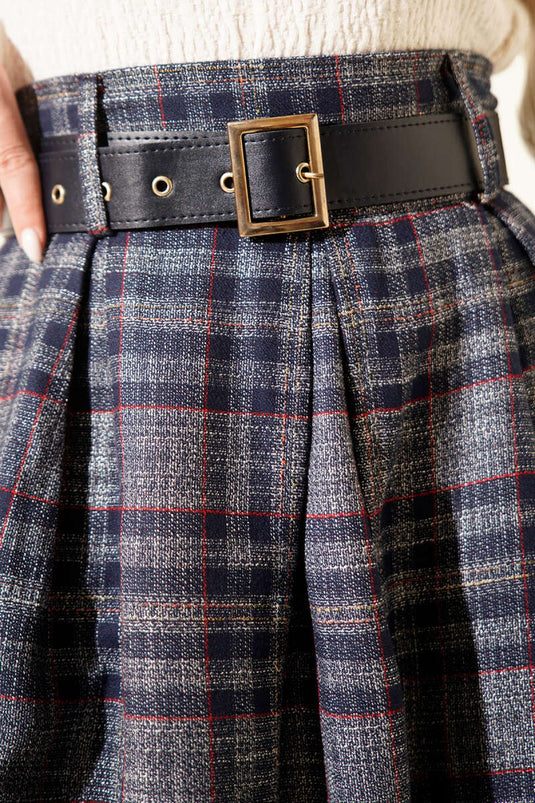 تنورة بحزام بنقشة إيكوز باللون الأزرق الداكن