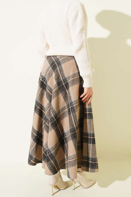 تنورة كلوش من قماش الكاشيه بنقشة إيكوزي بلون الجمل