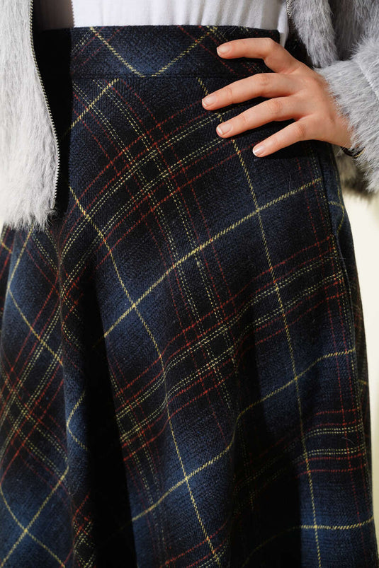 تنورة من الكشمير منقوشة ومتسعة باللون الأزرق الداكن