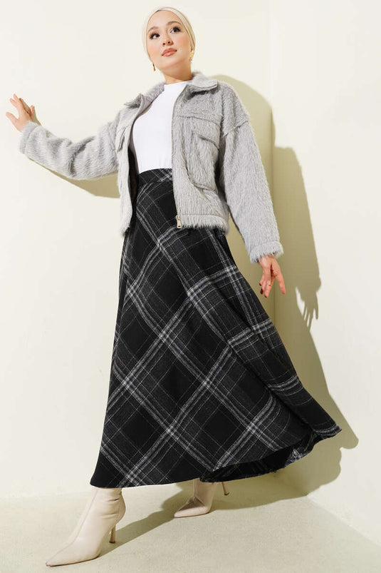 تنورة من الكشمير المنقوشة ذات الخصر الواسع باللون الأسود