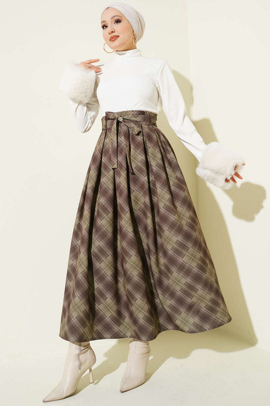 تنورة بحزام بنقشة إيكوز باللون الكاكي