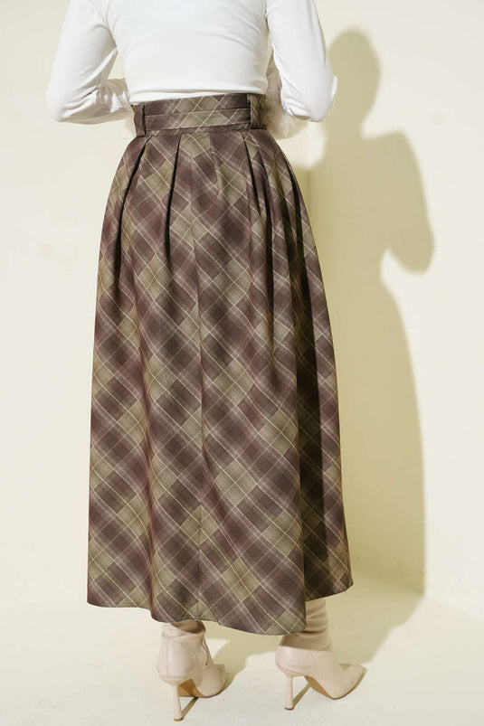 تنورة بحزام بنقشة إيكوز باللون الكاكي