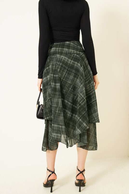 تنورة متوسطة الطول من الشيفون بكسرات جانبية باللون الأخضر الزيتوني