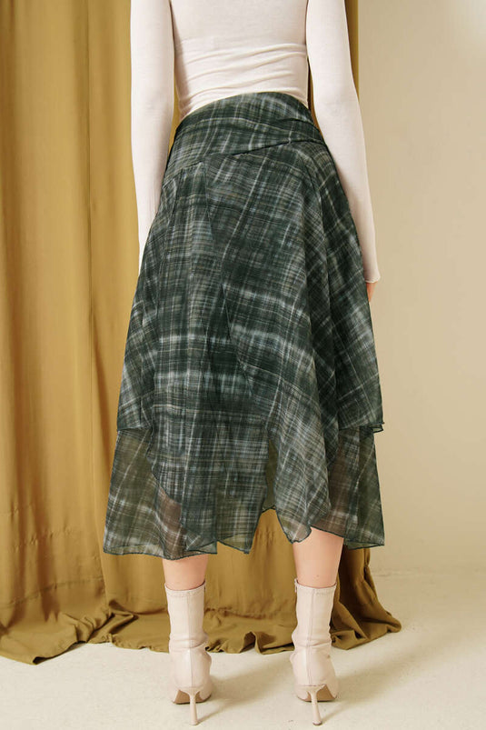 تنورة شيفون متوسطة الطول بشق من إيكوسيلي بلون الزمرد