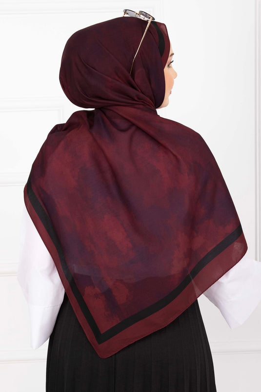 سلسلة الأوشحة المزخرفة الأنيقة باللون القرمزي