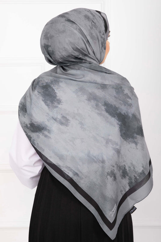 سلسلة الأوشحة ذات النقوش الأنيقة باللون الرمادي