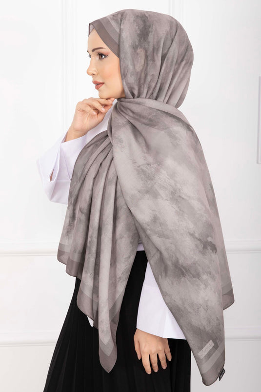 سلسلة الأوشحة المزخرفة الأنيقة بلون البيج