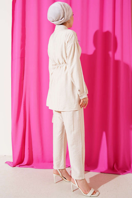 طقم بيج ذو تنورة مزخرفة وحزام من الحبل