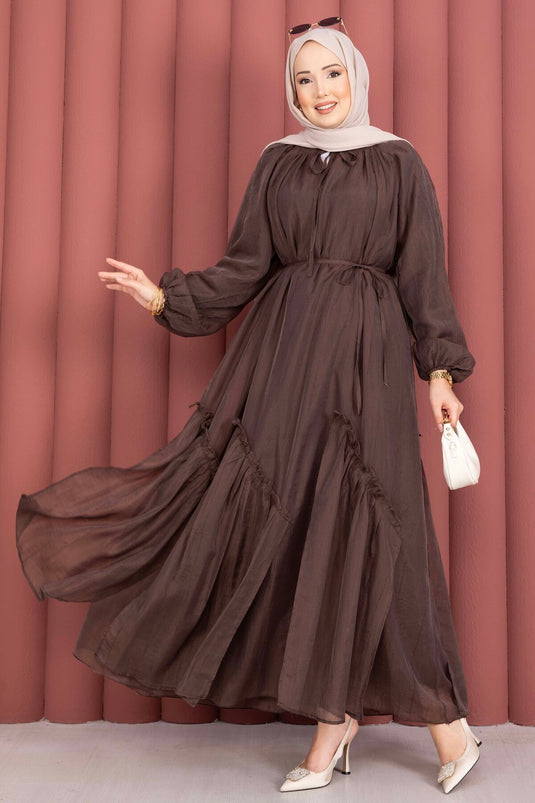 Robe modeste à volants et ceinture, couleur café