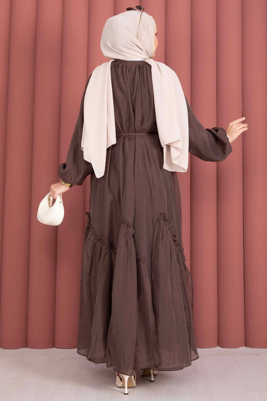 Robe modeste à volants et ceinture, couleur café