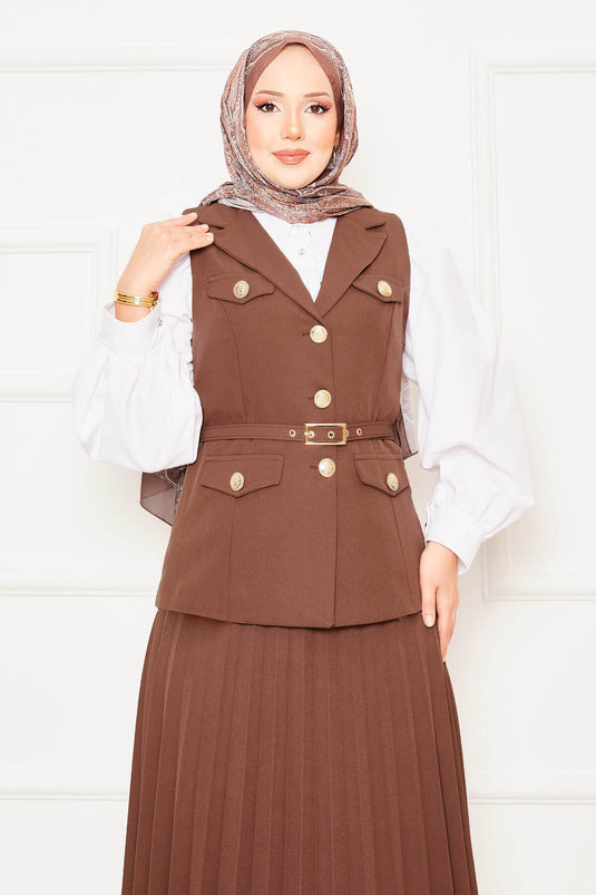 Geplooide rok, getailleerde tweedelig pak, bruin