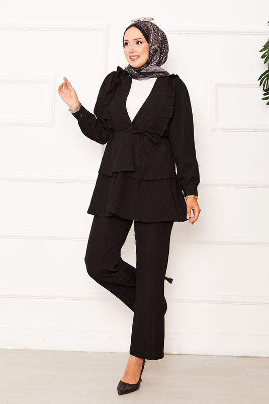 Costume deux pièces avec volants et détails volantés sur la jupe, noir