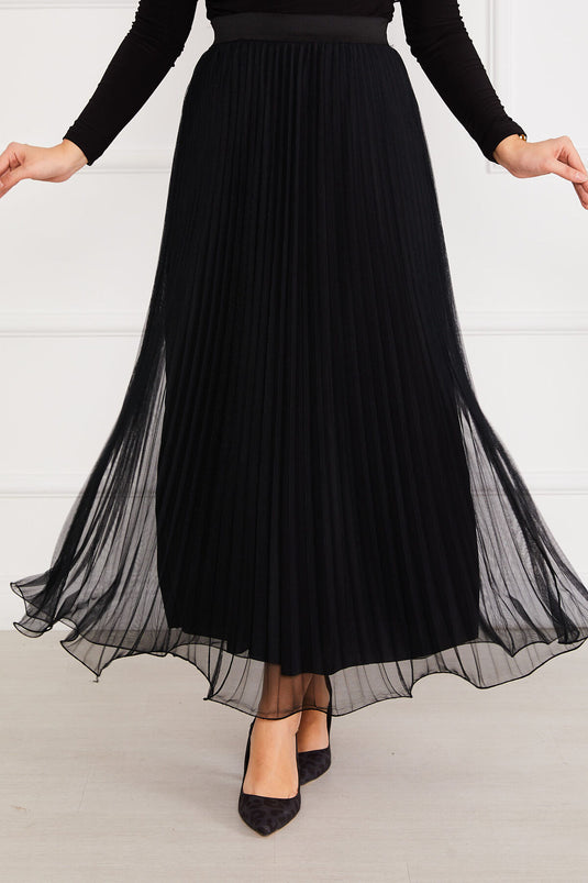 تنورة منفوشة من التول للحجاب باللون الأسود