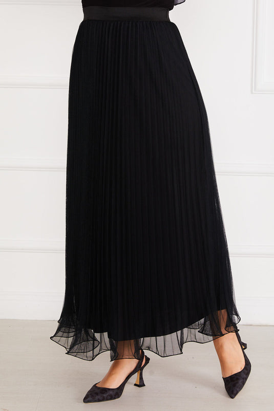 تنورة منفوشة من التول للحجاب باللون الأسود