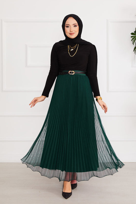 تنورة منفوشة من التول للحجاب باللون الزمردي