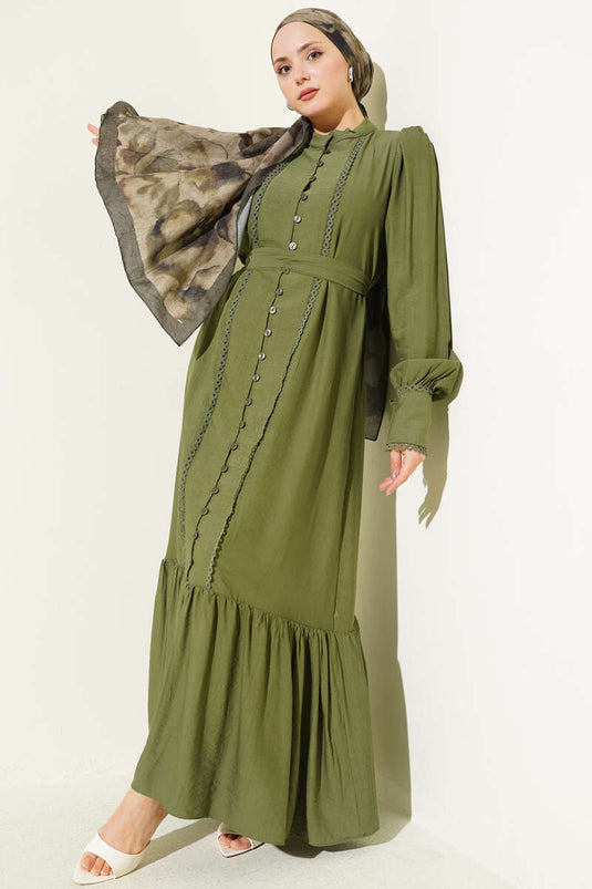 Vestito a pieghe con cintura verde