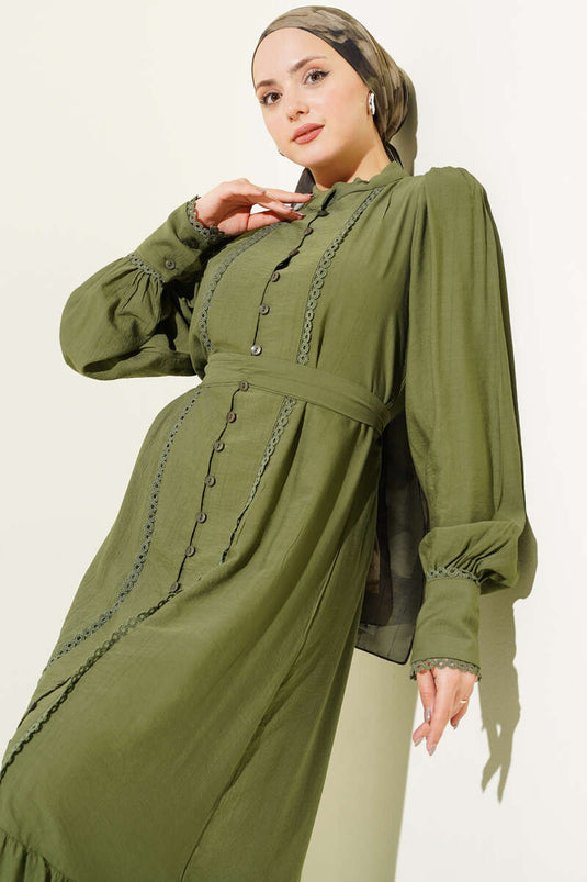 Vestito a pieghe con cintura verde