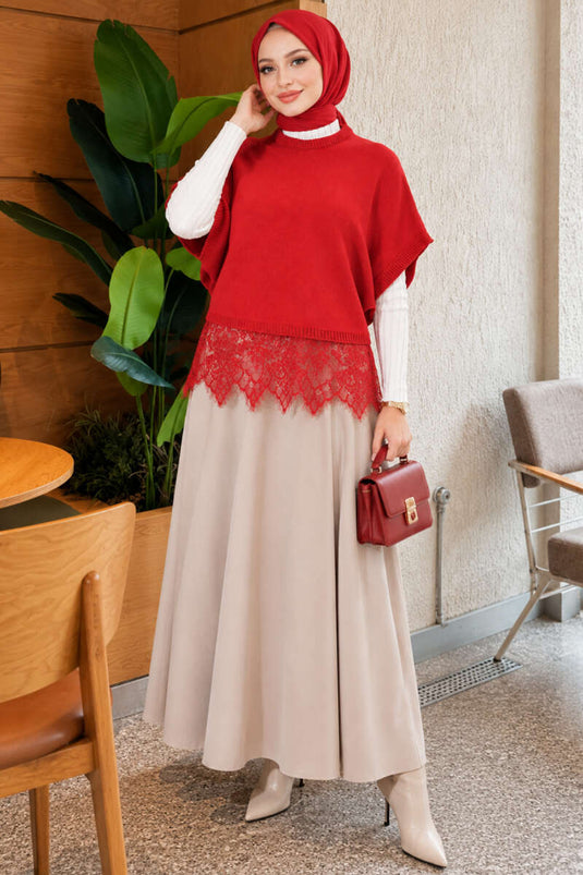 Roter Strickpullover Mit Spitzenabschluss