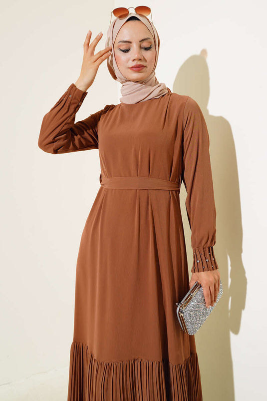 Kleid mit Spitzensaum in Hellbraun