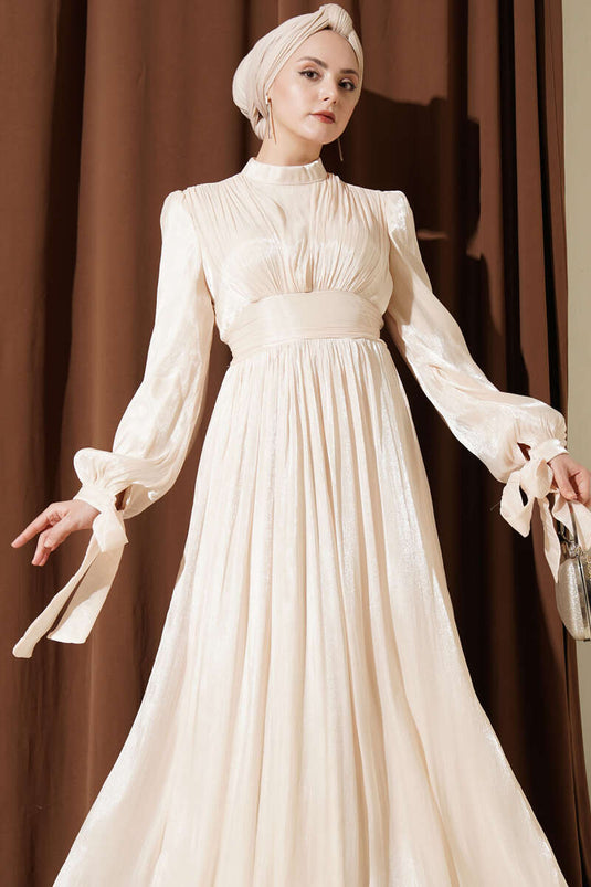 Robe de soirée beige avec ourlet volanté et fronces