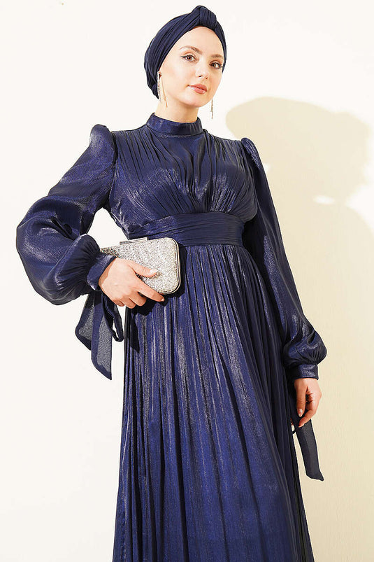Robe de soirée bleu marine avec ourlet volanté et fronces