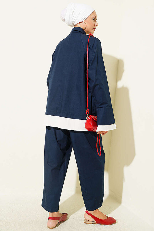 Ensemble Deux Pièces Bleu Marine Avec Ourlet De Jupe