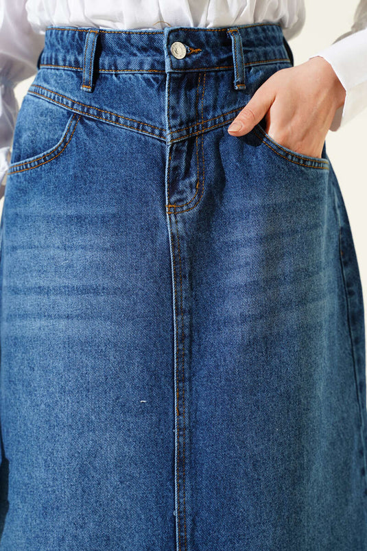 تنورة جينز بحافة مزينة بشراشيب