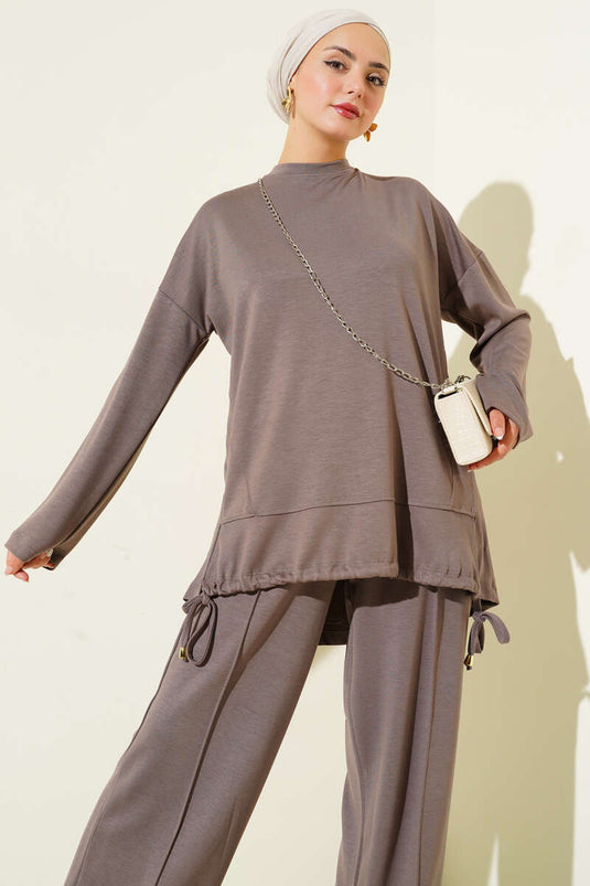 بدلة لويشا من قطعتين من فرو المنك مع حاشية نفقية