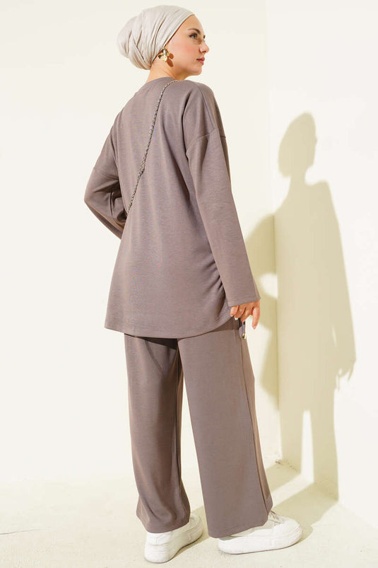 بدلة لويشا من قطعتين من فرو المنك مع حاشية نفقية