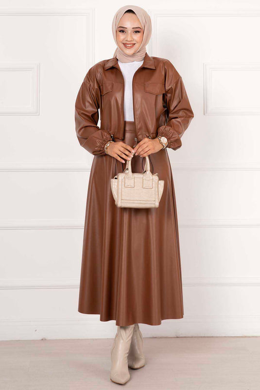 بدلة جلدية بتنورة تان