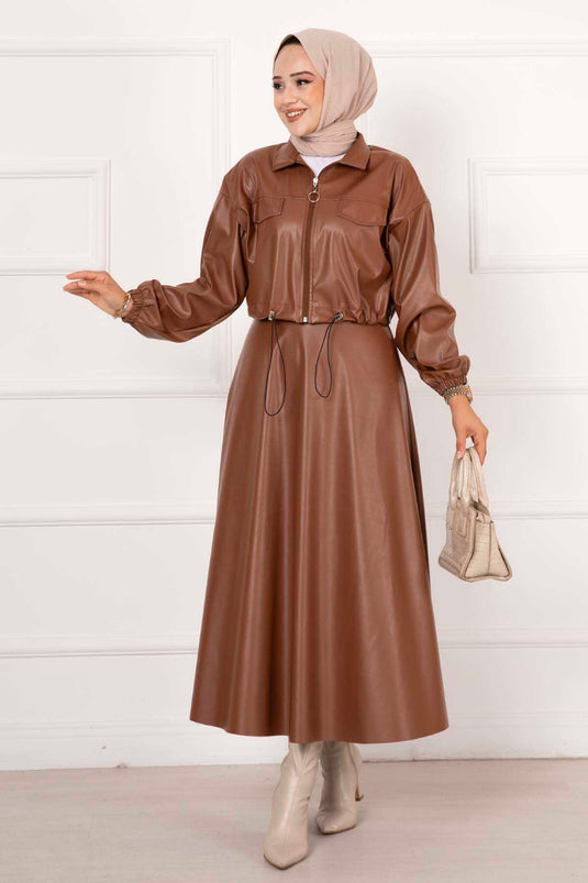 بدلة جلدية بتنورة تان