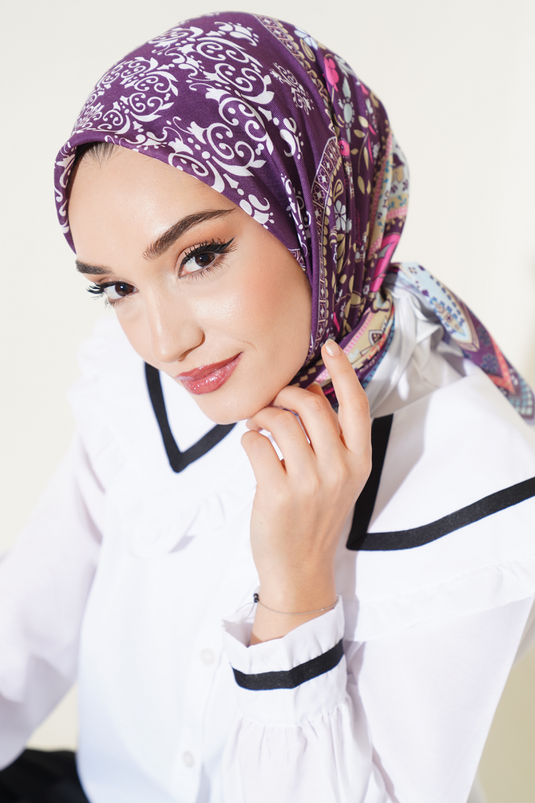 وشاح ناعم من الزهور العرقية باللون الأبيض