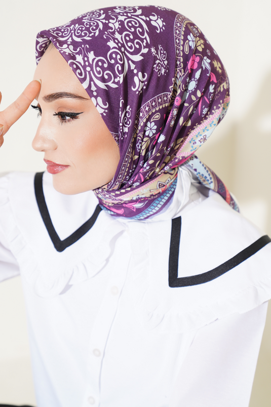 وشاح ناعم من الزهور العرقية باللون الأبيض