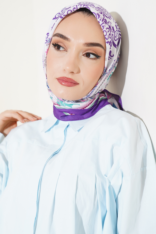 Weicher Schal mit ethnischem Blumenmuster, lila und weiß