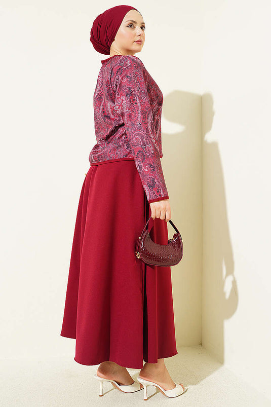 Zweiteiliger Anzug mit ethnischem Muster, Jacke und Rock, Bordeaux